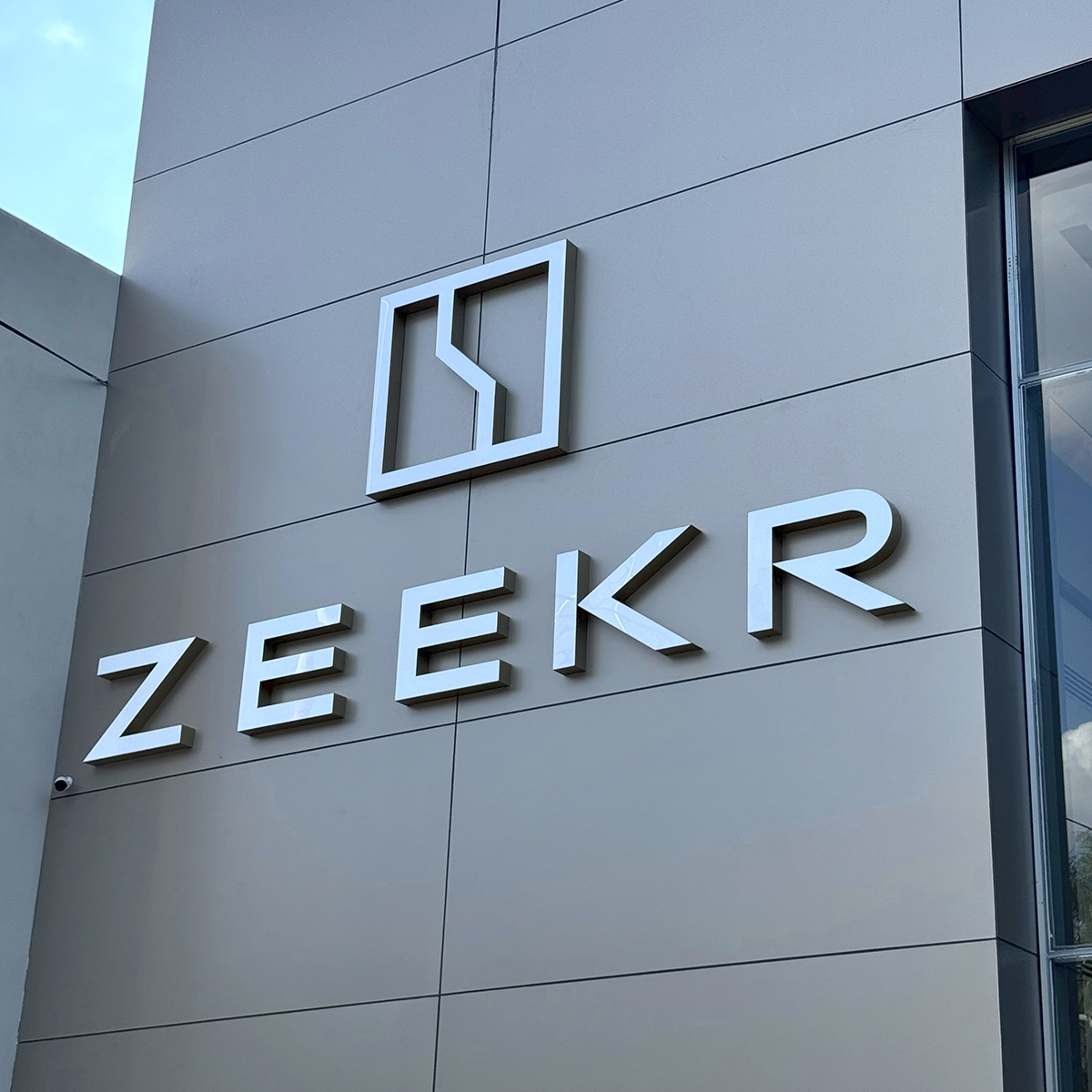 ZEEKR fachada
